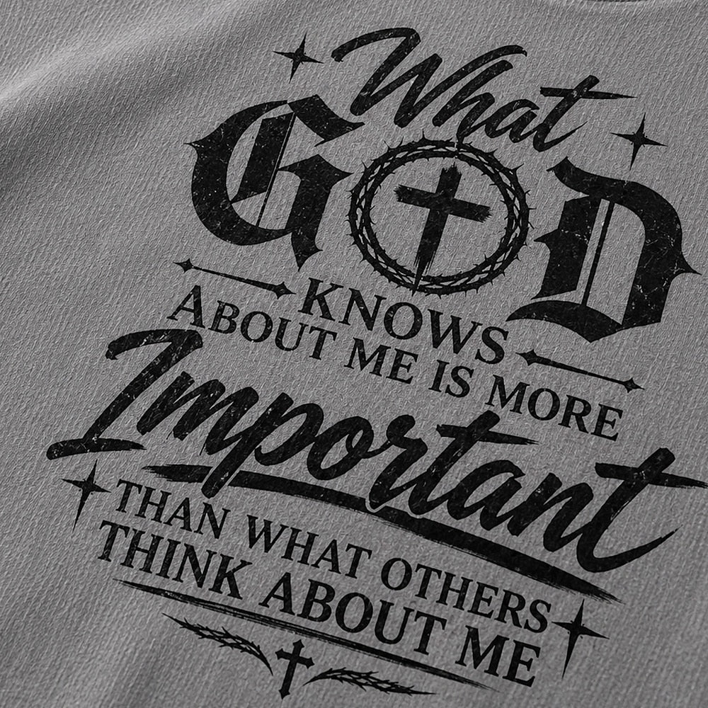 Christian shirt: what God knows about me is more than what others think about me - T-Shirt