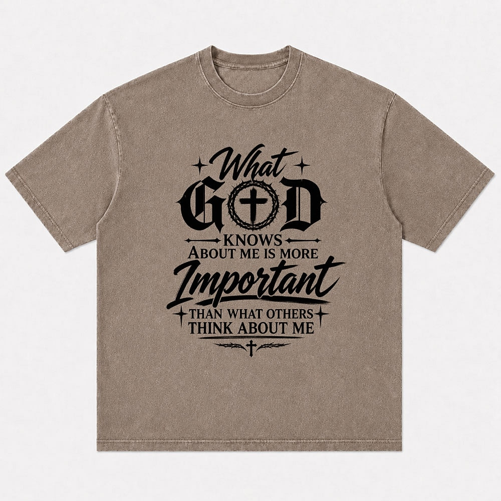 Christian shirt: what God knows about me is more than what others think about me - T-Shirt